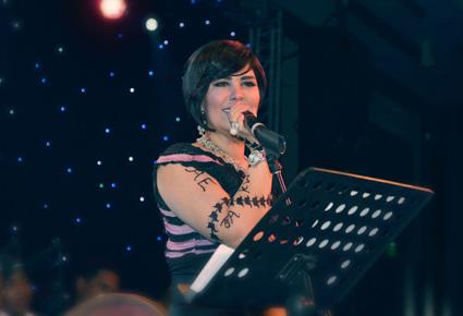 نجاح كبير لأولى حفلات الفنانة شمس في دبي